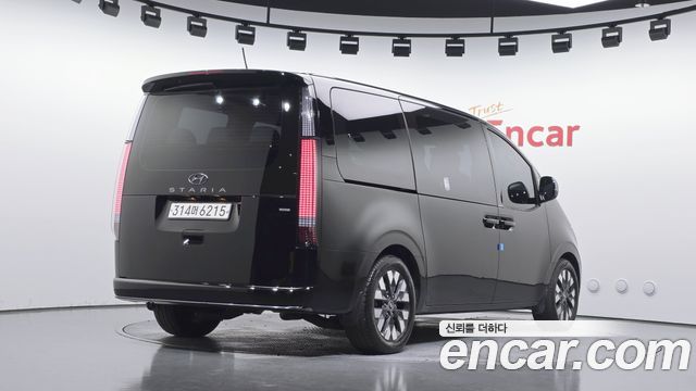 Hyundai Staria 4WD Lounge 9-Seater Inspiration 2022 — фото 2