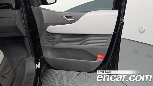 Hyundai Staria 4WD Lounge 9-Seater Inspiration 2022 — фото 24