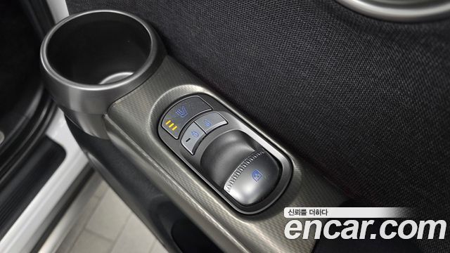 Genesis GV60 Standard AWD 2022 — фото 18