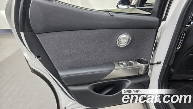 Genesis GV60 Standard AWD 2022 — фото 25