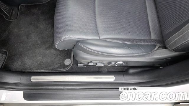 Genesis GV60 Standard AWD 2022 — фото 31
