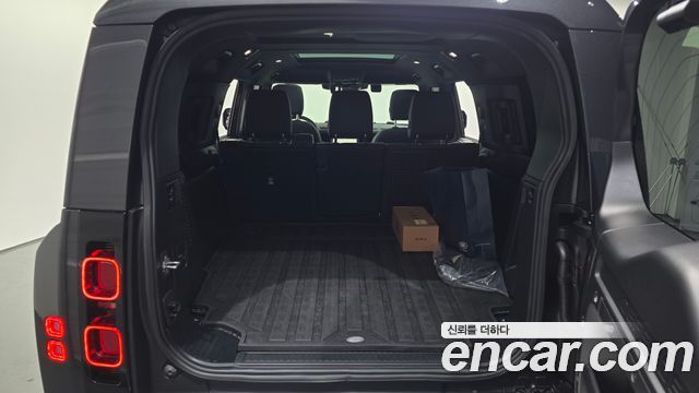 Land Rover Defender (L663) 130 P400 Outbound 2025 — фото 10