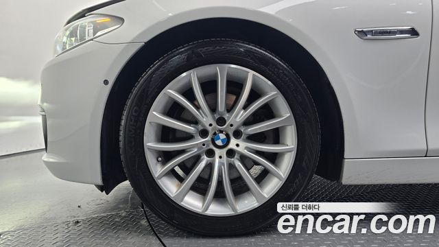BMW 5 Series (F10) 528i Luxury Plus 2015 — фото 5