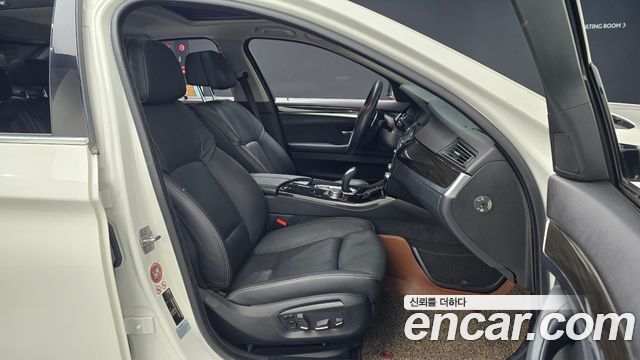 BMW 5 Series (F10) 528i Luxury Plus 2015 — фото 10
