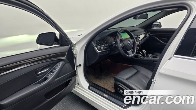BMW 5 Series (F10) 528i Luxury Plus 2015 — фото 11