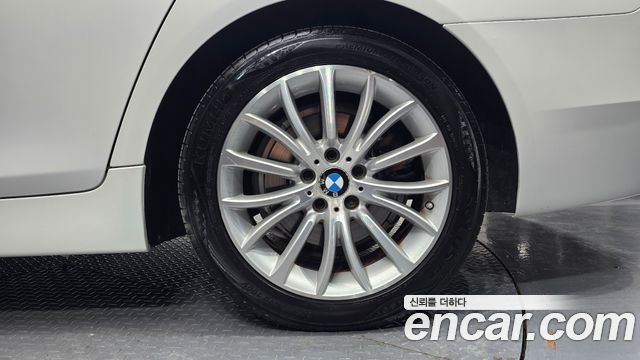 BMW 5 Series (F10) 528i Luxury Plus 2015 — фото 21