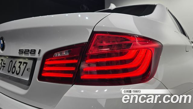 BMW 5 Series (F10) 528i Luxury Plus 2015 — фото 23
