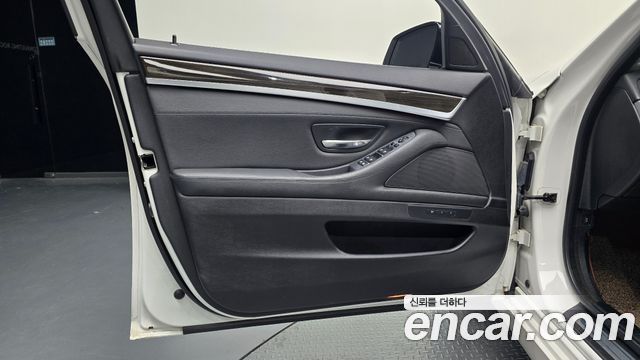 BMW 5 Series (F10) 528i Luxury Plus 2015 — фото 24