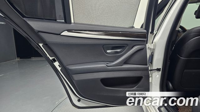 BMW 5 Series (F10) 528i Luxury Plus 2015 — фото 25