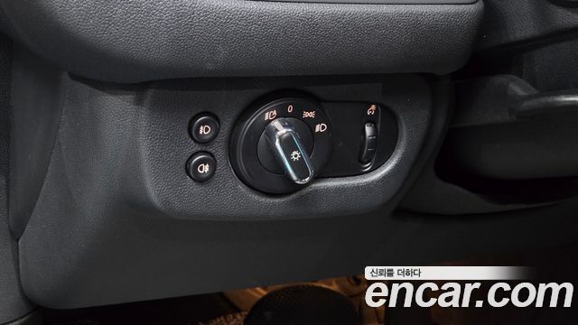 MINI Cooper Clubman Standard 2nd 2018 — фото 15
