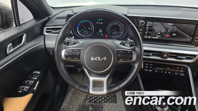 Kia K5 Hybrid (III) Trendy 2023 — фото 13