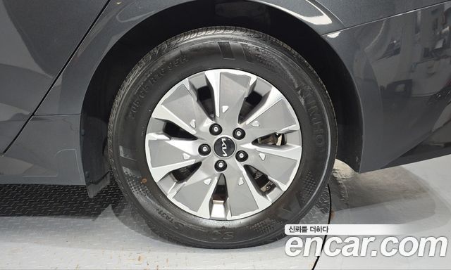 Kia K5 Hybrid (III) Trendy 2023 — фото 21