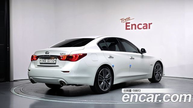 Infiniti Q50 3.5 Hybrid Essence 2015 — фото 2