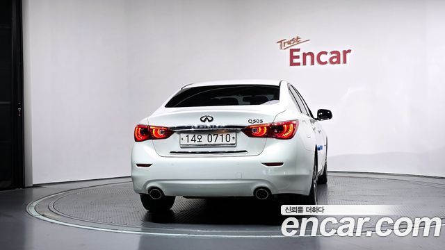 Infiniti Q50 3.5 Hybrid Essence 2015 — фото 4