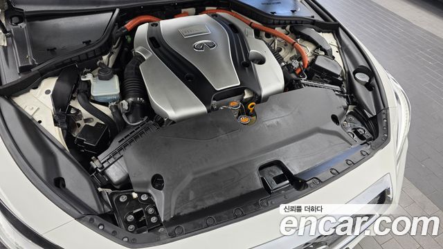 Infiniti Q50 3.5 Hybrid Essence 2015 — фото 6