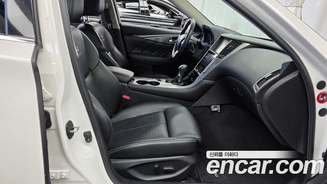 Infiniti Q50 3.5 Hybrid Essence 2015 — фото 11