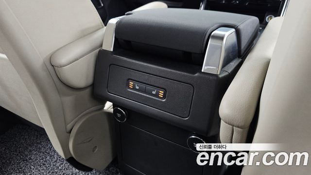 Land Rover Discovery 5 2.0 SD4 SE 2020 — фото 19