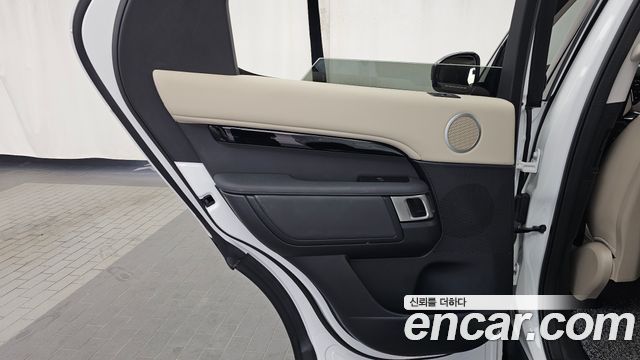 Land Rover Discovery 5 2.0 SD4 SE 2020 — фото 25