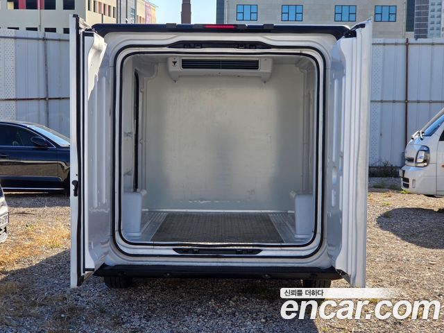 Hyundai ST1 Cargo Freezer Container Premium 2025 — фото 6