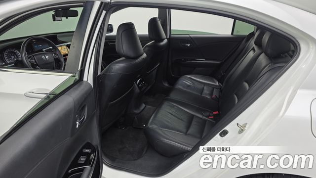 Honda Accord 2.4 9th 2016 — фото 15