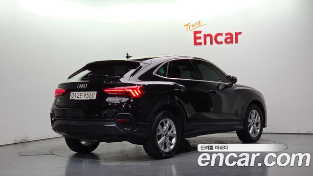 Audi Q3 (F3) 35 TDI Premium Sportback 2022 — фото 2