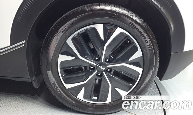 Kia EV6 Long Range Air 2023 — фото 21