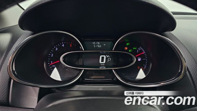 Renault Korea Clio Iconic 2019 — фото 8