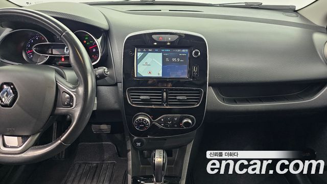 Renault Korea Clio Iconic 2019 — фото 17