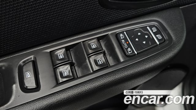 Renault Korea Clio Iconic 2019 — фото 20