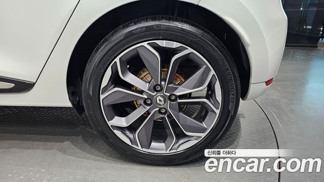 Renault Korea Clio Iconic 2019 — фото 21