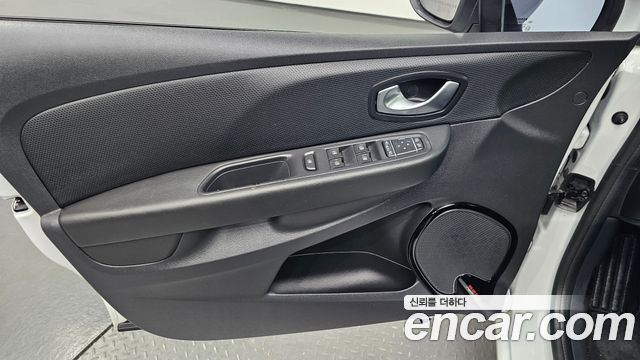 Renault Korea Clio Iconic 2019 — фото 24