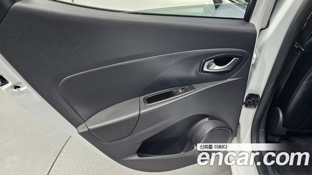 Renault Korea Clio Iconic 2019 — фото 25