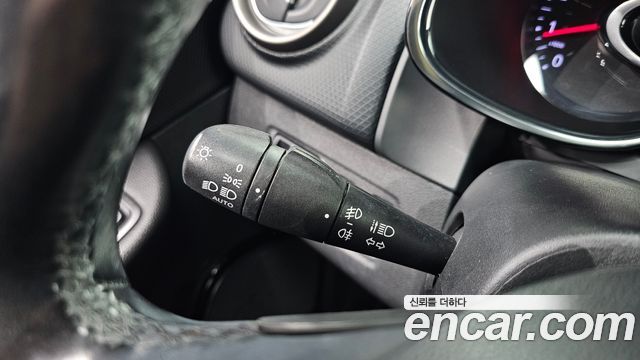 Renault Korea Clio Iconic 2019 — фото 27