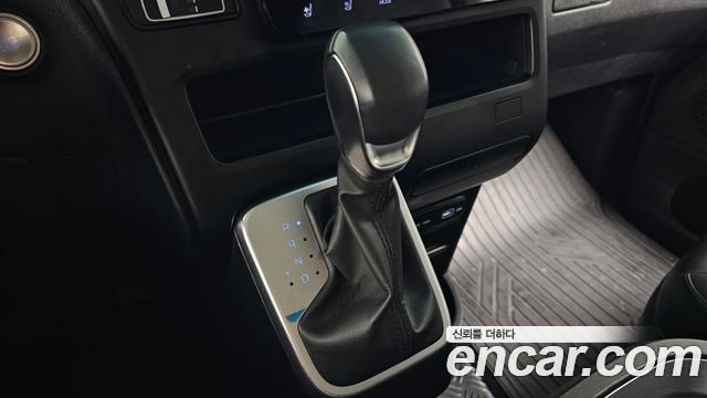 Hyundai Staria Cargo 5-Seater Modern 2023 — фото 9