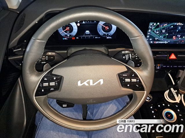 Kia Niro EV Earth 2023 — фото 8