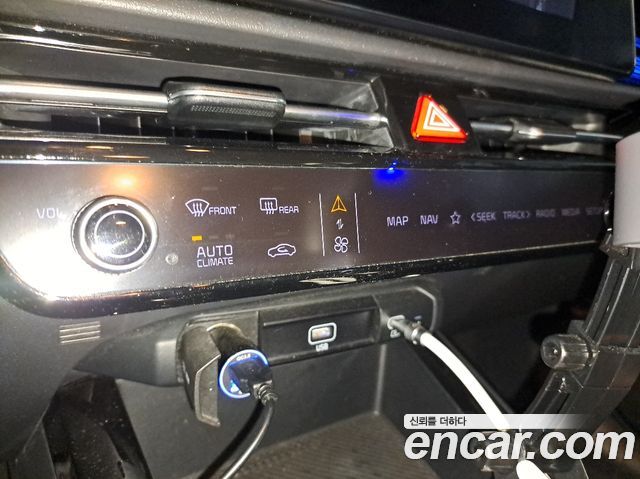 Kia Niro EV Earth 2023 — фото 21