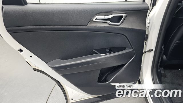 Kia Sportage (V) Diesel 2.0 2WD Prestige 2023 — фото 25
