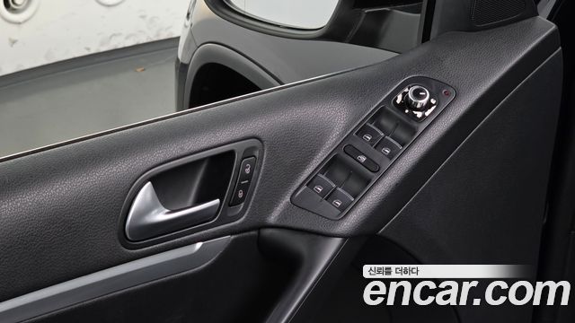 Volkswagen Tiguan 2.0 TDI Comfort 5N 2014 — фото 16