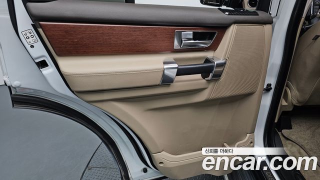 Land Rover Discovery 4 3.0 SDV6 HSE 2016 — фото 25