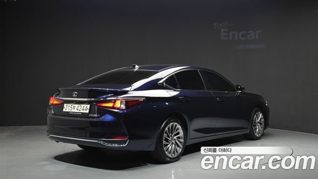 Lexus ES300h (VII) Luxury Plus 2023 — фото 2