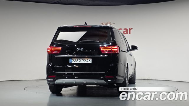Kia Carnival 9-Seater Luxury 2020 — фото 4
