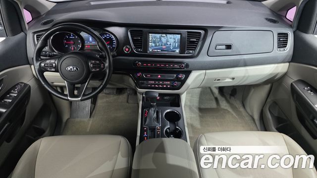 Kia Carnival 9-Seater Luxury 2020 — фото 7