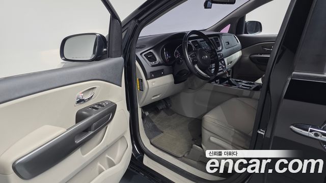Kia Carnival 9-Seater Luxury 2020 — фото 10