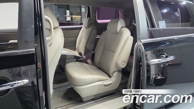 Kia Carnival 9-Seater Luxury 2020 — фото 11