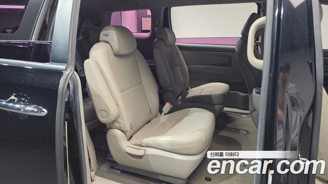 Kia Carnival 9-Seater Luxury 2020 — фото 12