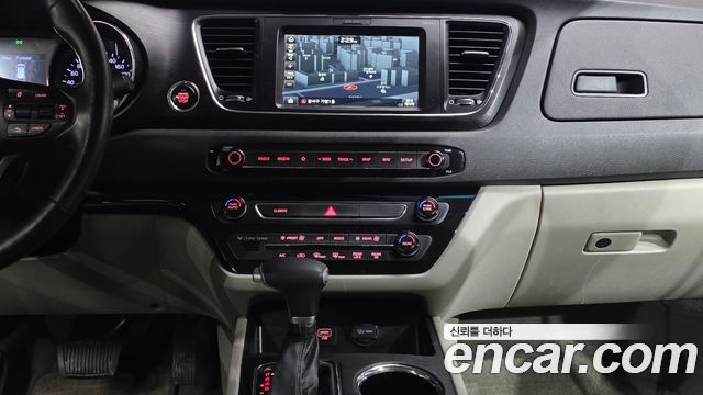 Kia Carnival 9-Seater Luxury 2020 — фото 14