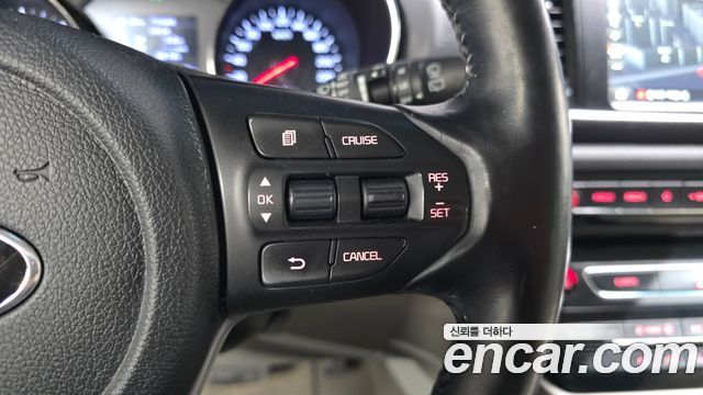 Kia Carnival 9-Seater Luxury 2020 — фото 18