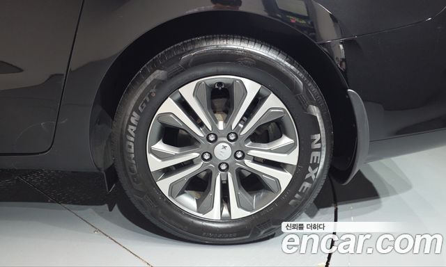 Kia Carnival 9-Seater Luxury 2020 — фото 21
