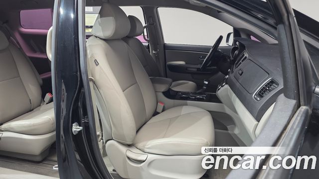 Kia Carnival 9-Seater Luxury 2020 — фото 26