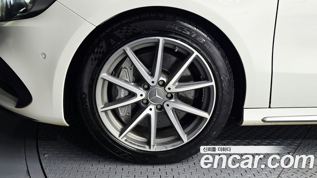 Mercedes-Benz A-Class (W176) A45 AMG 4MATIC 2017 — фото 5